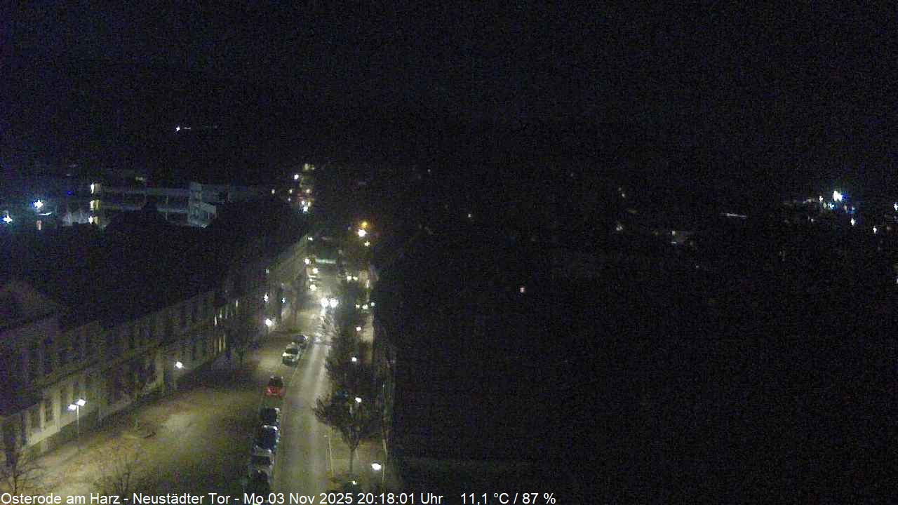 Webcambild mit Blick Richtung Westen vom alten Schlauchturm über den Spritzenhausplatz - Klick für Großbild und 8-Stunden-Zeitraffer Foto: Aktuelles Webcambild